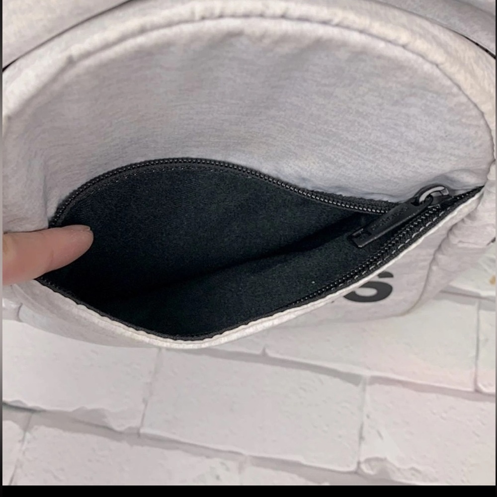 Adidas Small Mini backpack Light gray Adjustable straps Pockets Zip closure - Picture 4 of 6